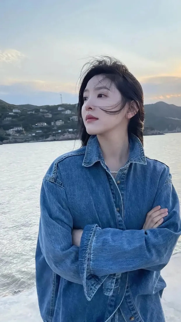 海边女神手机壁纸｜黄昏山水背景 - 牛仔外套「哲风壁纸」