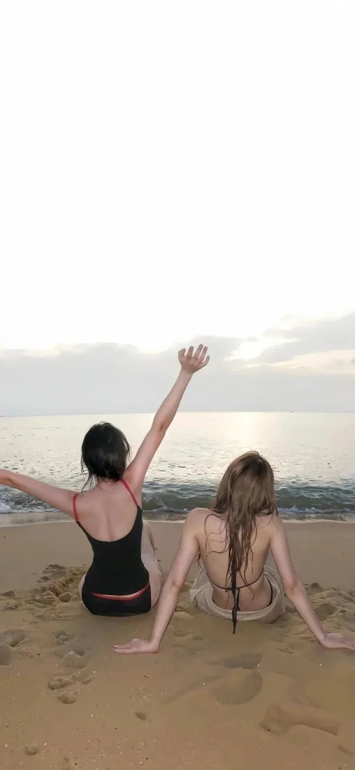 海滩美女手机壁纸｜沙滩背影图片 - 泳衣女孩「哲风壁纸」