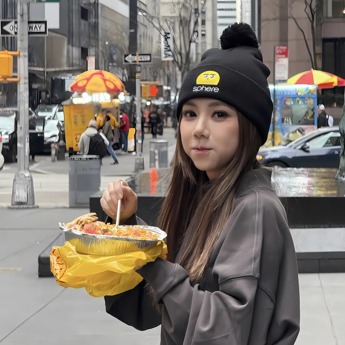 邓紫棋街拍手机壁纸｜城市街道 - 美食穿搭「哲风壁纸」