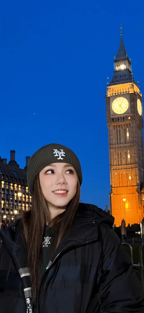 邓紫棋大本钟夜景手机壁纸｜伦敦地标背景图片 - 黑衣美女「哲风壁纸」