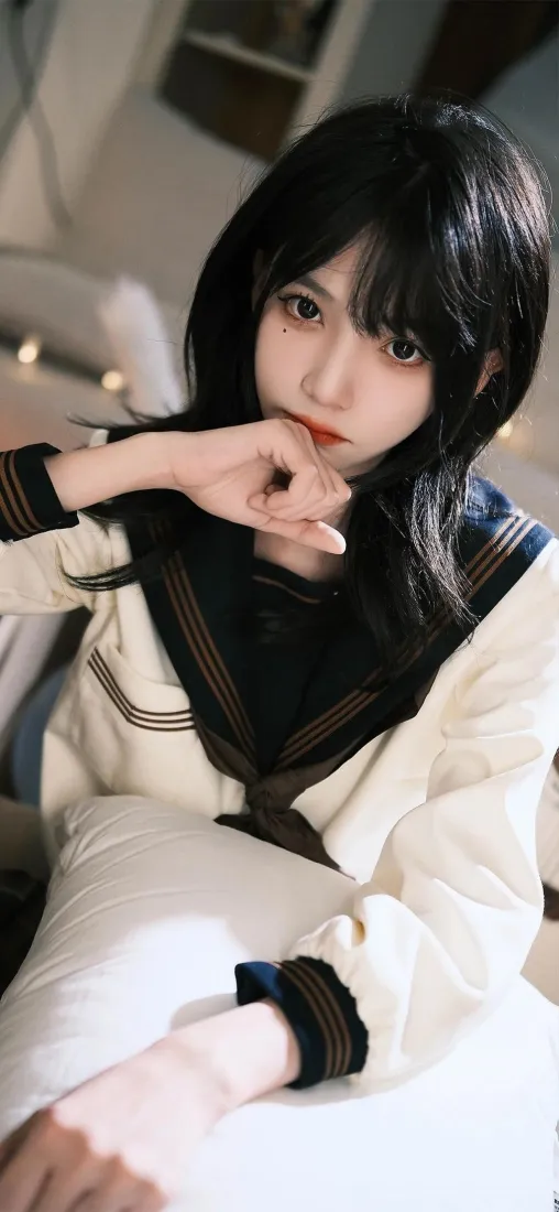 黑发水手服美女手机壁纸｜室内背景 - 手机壁纸「哲风壁纸」