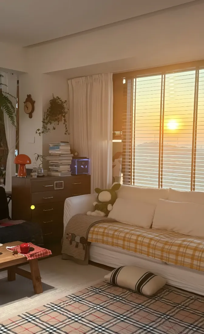 阳光客厅手机壁纸｜温馨房屋背景 - 夕阳沙发「哲风壁纸」