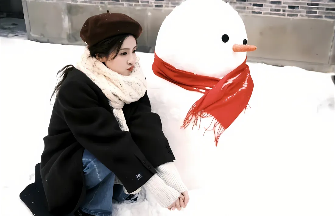 2k白鹿壁纸｜雪地背景图 - 雪人围巾「哲风壁纸」
