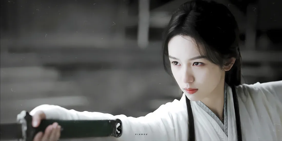 5k周也锦月如歌壁纸｜古装白衣 - 武侠武器「哲风壁纸」