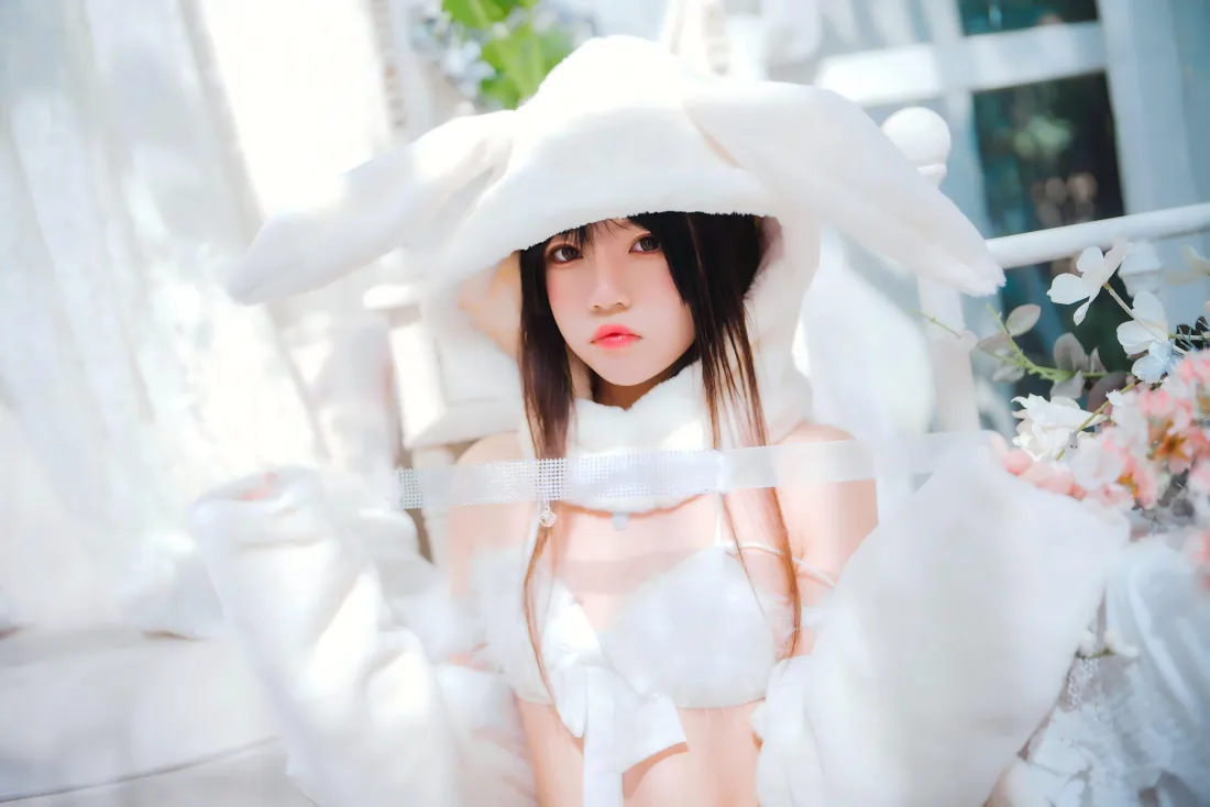 8k兔系写真壁纸｜白色背景图片 - 美女「哲风壁纸」