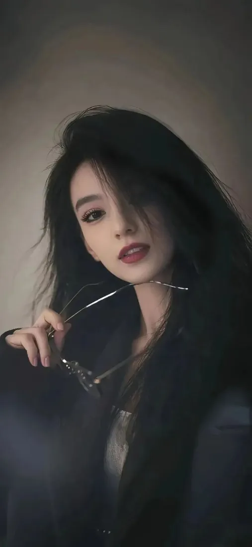 黑衣美女手机壁纸｜暗调背景 - Ios气质「哲风壁纸」