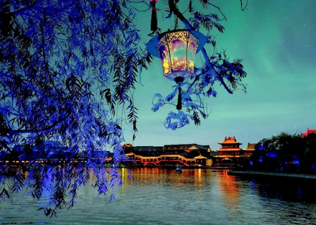 2k古风夜景壁纸｜河边灯笼背景 - 古建筑柳树「哲风壁纸」