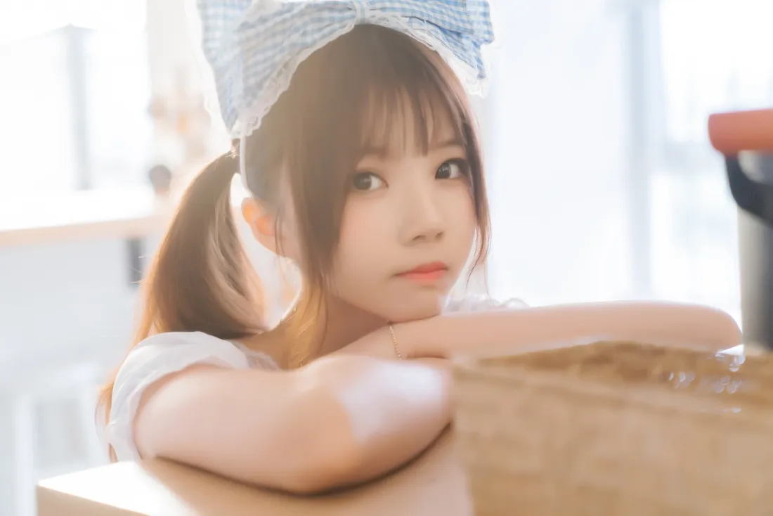 4k厨娘少女壁纸｜居家背景图片 - 双马尾头巾「哲风壁纸」