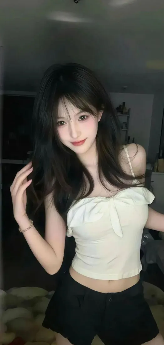 美女手机壁纸｜室内背景 - 白衣黑裤「哲风壁纸」