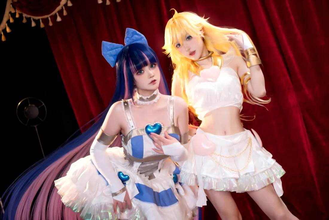 8k吊带袜天使cos壁纸｜红幕背景 - 性感coser「哲风壁纸」