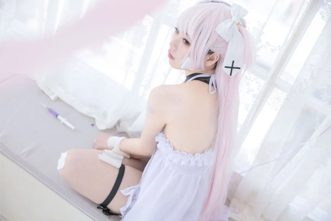 4k粉色头发coser壁纸｜白色纱帘背景 - 甜美写真「哲风壁纸」