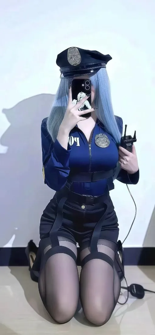 女警制服手机壁纸｜白色背景 - 黑丝美女cos「哲风壁纸」