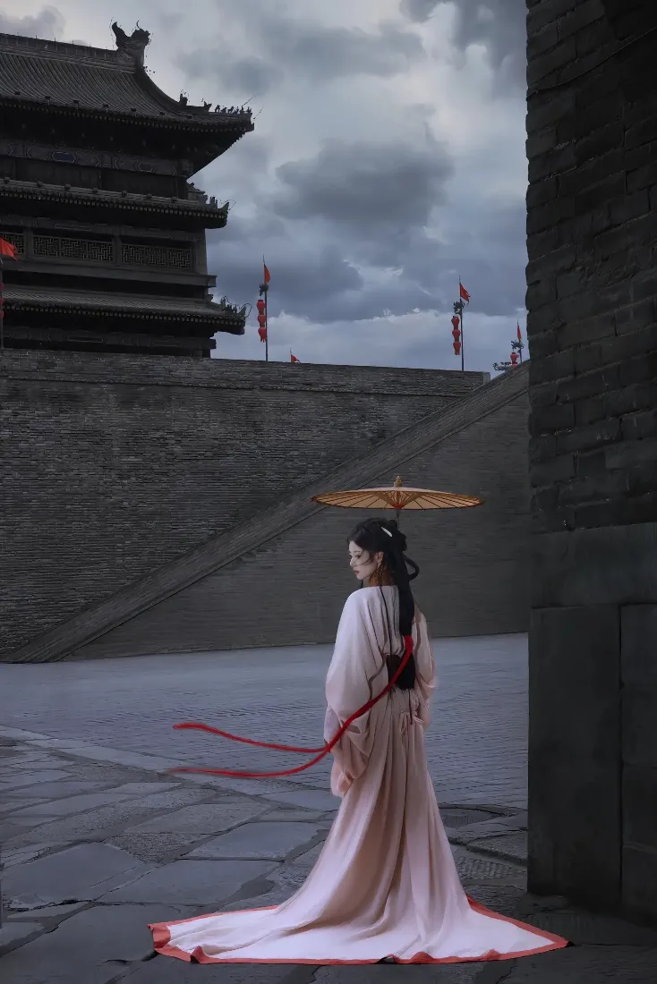 古装女子手机壁纸｜古城墙背景图 - 油纸伞古风「哲风壁纸」