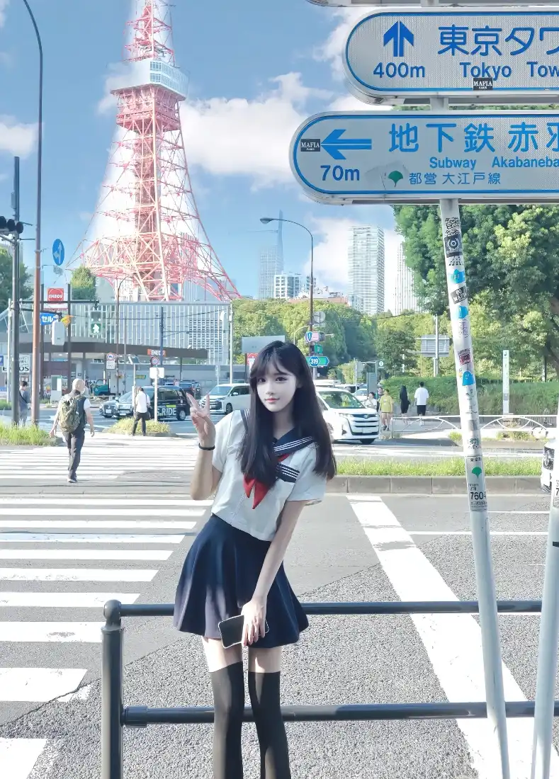 JK美女手机壁纸｜东京塔背景图片 - 日系JK制服「哲风壁纸」