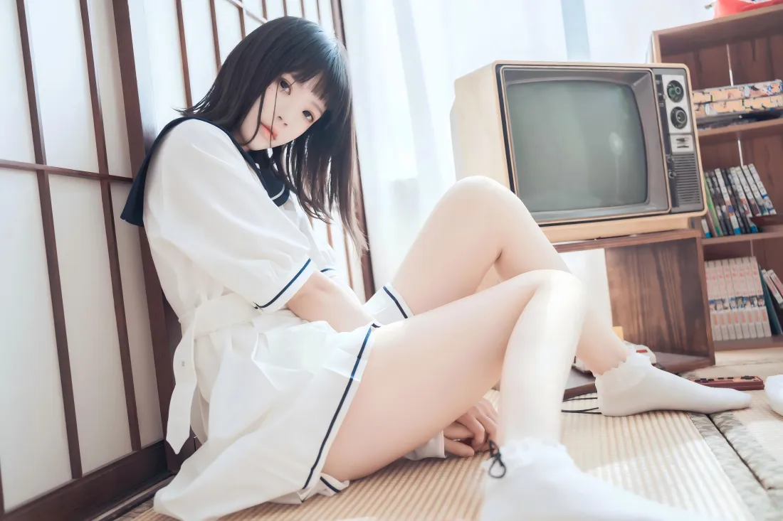 8k少女居家壁纸｜日式背景图片 - 制服美腿「哲风壁纸」