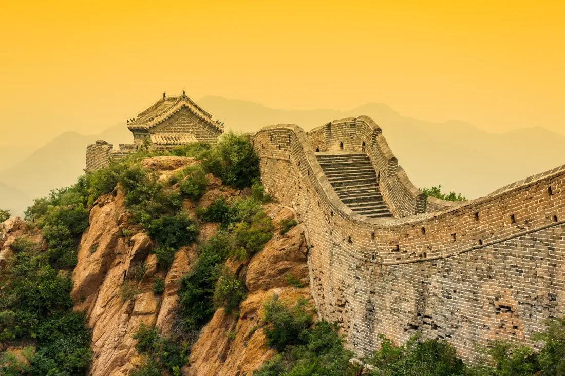 6k长城壁纸｜山峦背景图片 - 黄昏古建筑「哲风壁纸」