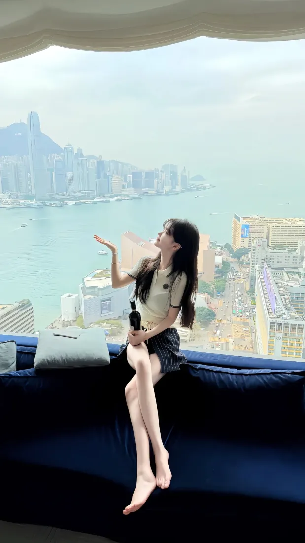 窗边美女手机壁纸｜香港海景背景图片 - 都市风景「哲风壁纸」