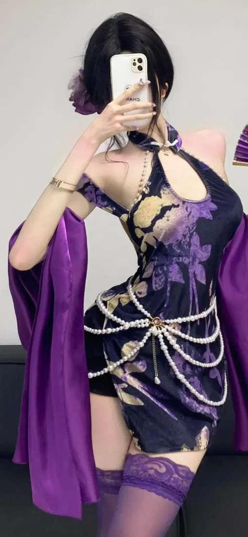紫衣美女手机壁纸｜室内背景图片 - 旗袍黑丝珍珠链「哲风壁纸」