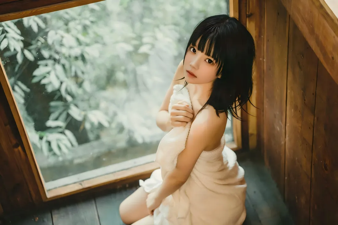 7k白衣女孩壁纸｜木质房间背景图片 - 浴后写真「哲风壁纸」