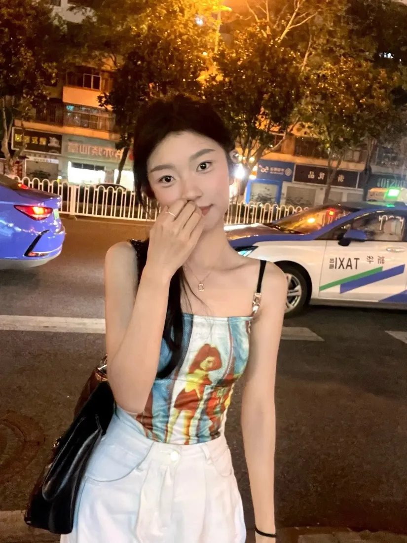 都市夜景女生手机壁纸｜街拍背景图片 - 迷人白月光「哲风壁纸」