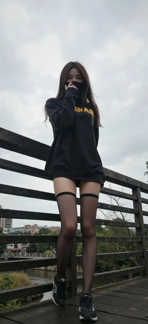 黑衣美女手机壁纸｜桥背景图片 - 黑丝性感穿搭「哲风壁纸」