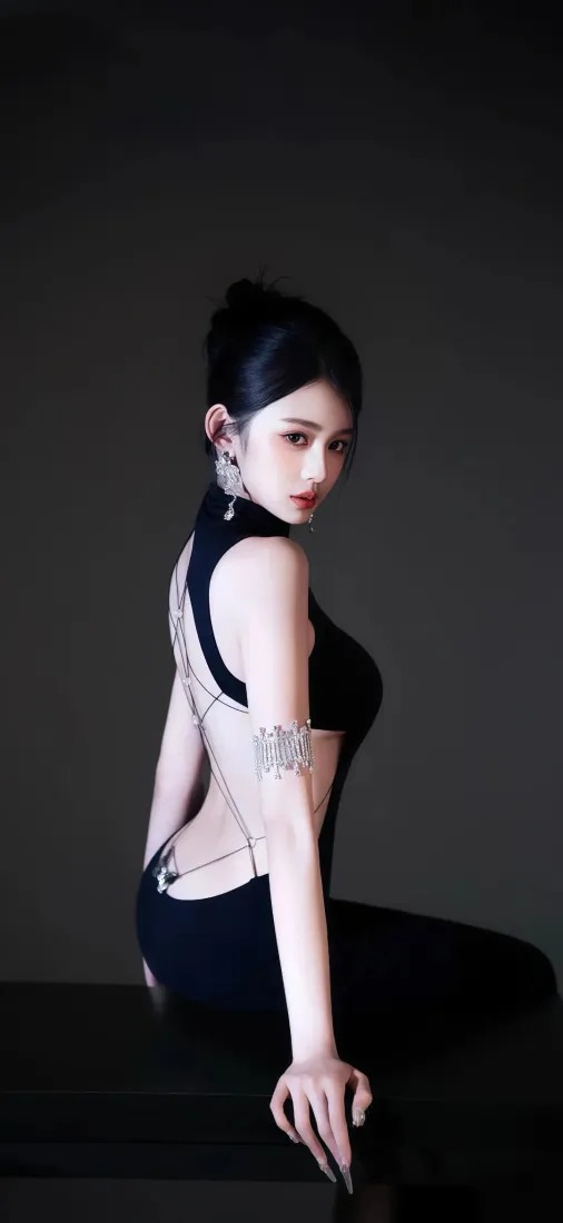 黑衣美女手机壁纸｜暗色背景图片 - 深景「哲风壁纸」