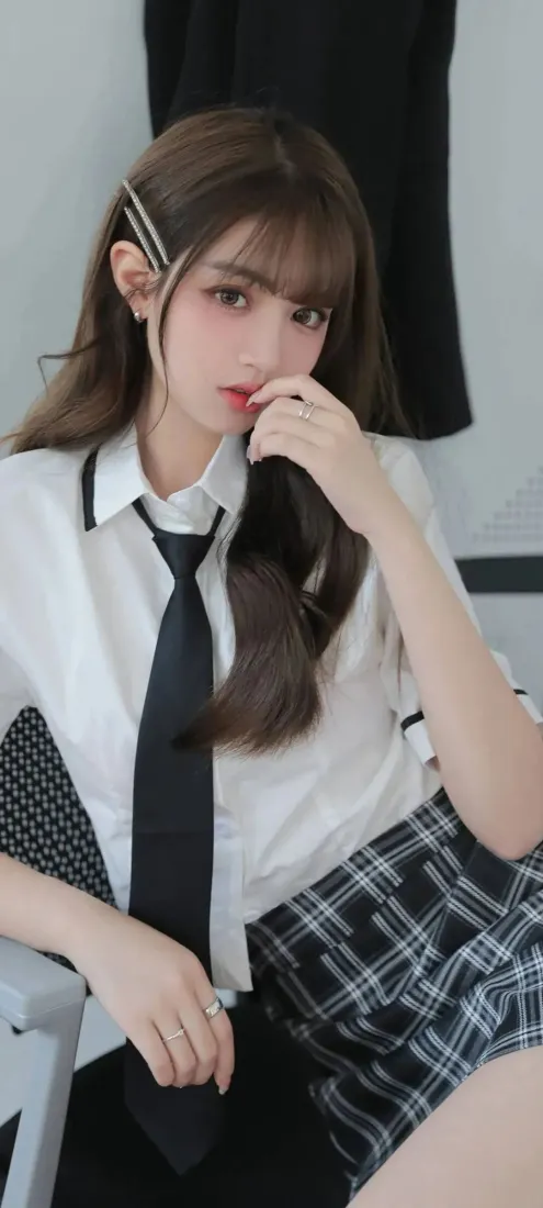 JK制服美女手机壁纸｜白衬衫背景图片 - 黑领带「哲风壁纸」