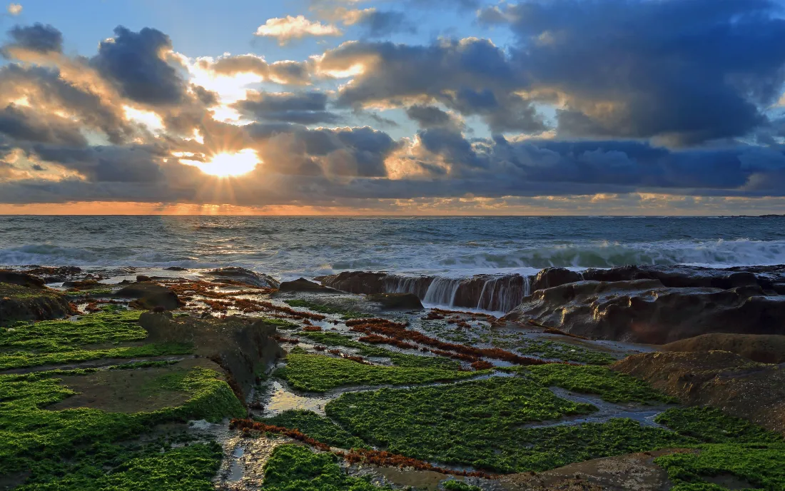 3k自然风景壁纸｜海岸日出背景 - 海浪岩石苔藓云彩「哲风壁纸」