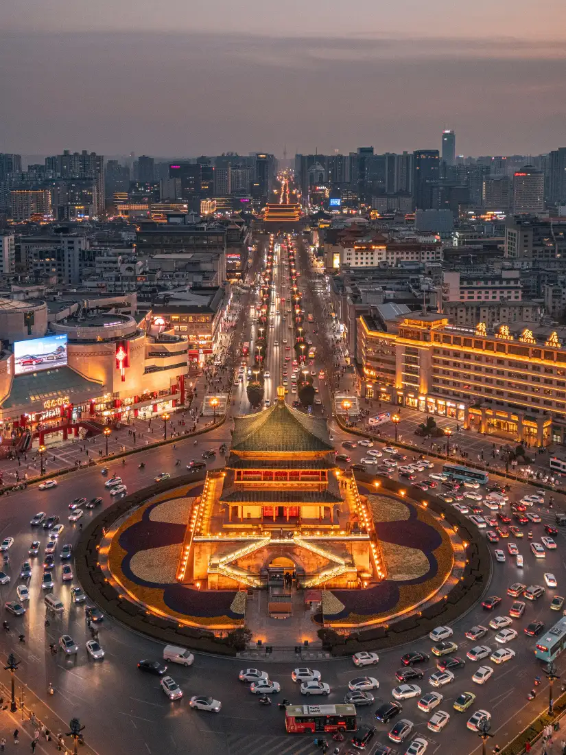 西安钟楼手机壁纸｜西安夜景背景图片 - 繁华都市车流「哲风壁纸」