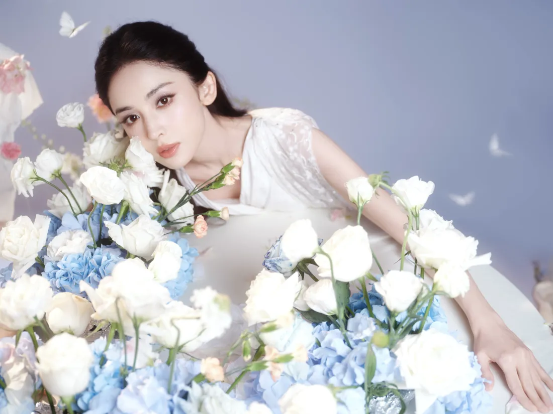 8k古力娜扎壁纸｜花束背景图片 - 白色礼服「哲风壁纸」