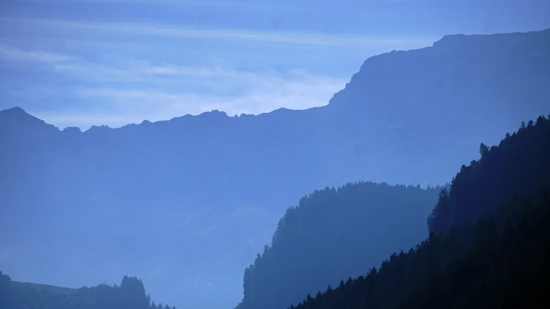4k自然风景壁纸｜山川森林背景 - 蓝天云雾「哲风壁纸」