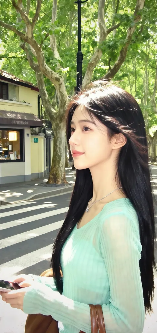 长发美女手机壁纸｜街景背景图片 - 浅绿色上衣「哲风壁纸」