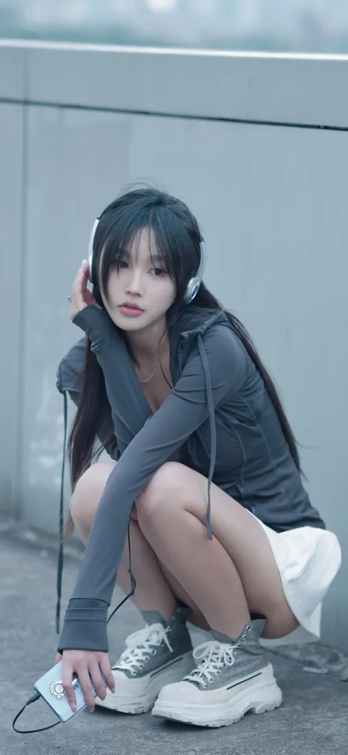 美女手机壁纸｜灰色背景图片 - 时尚穿搭「哲风壁纸」
