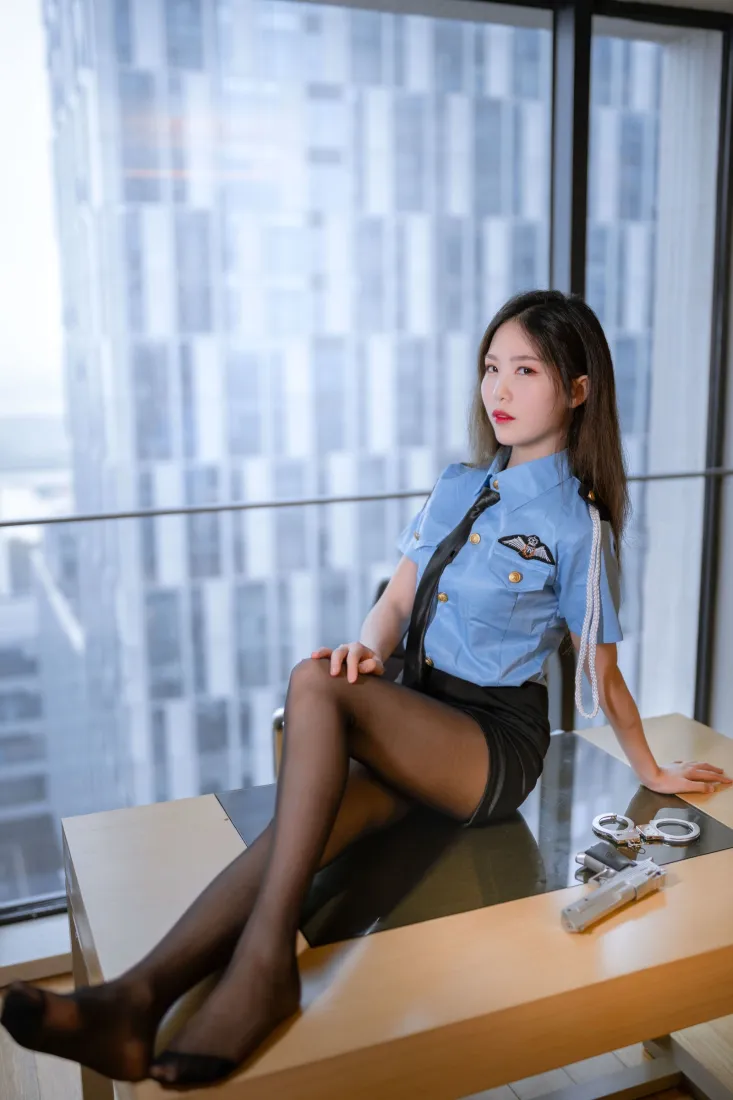 美女警察手机壁纸｜城市景观背景图片 - 黑丝女警「哲风壁纸」