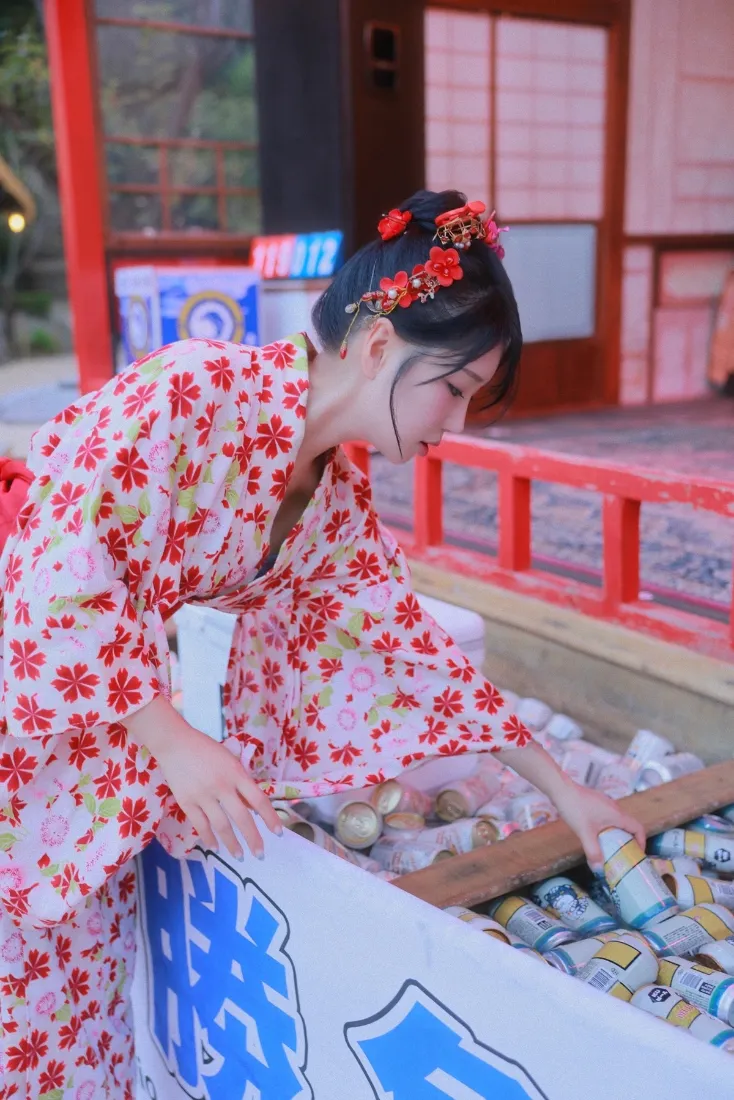 和服美女手机壁纸｜日式建筑背景 - 红色发饰「哲风壁纸」