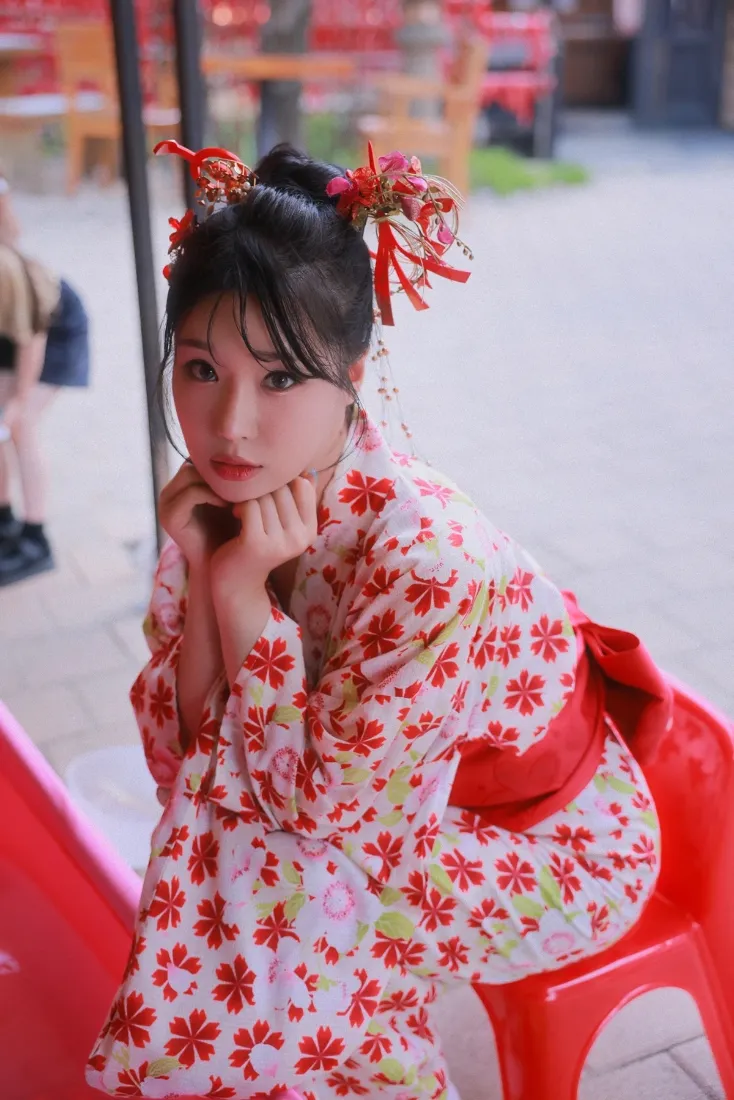 和服美女手机壁纸｜红色和服背景图 - 日系写真「哲风壁纸」