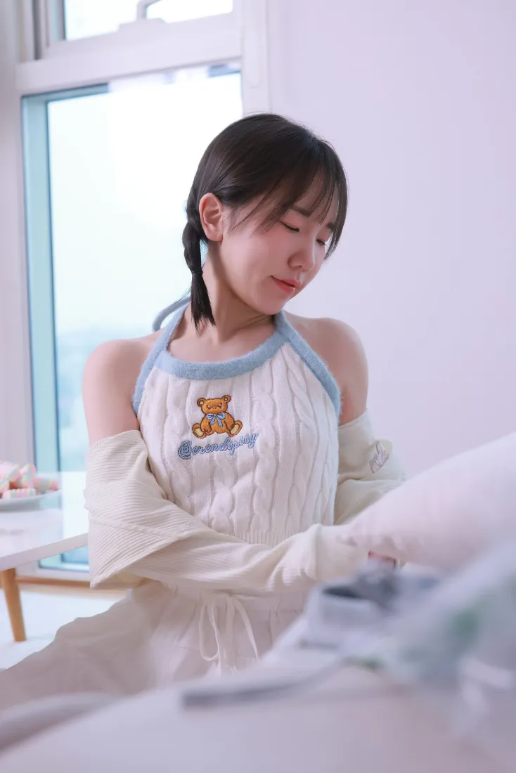 女生居家手机壁纸｜室内背景图 - 休闲小熊图案「哲风壁纸」