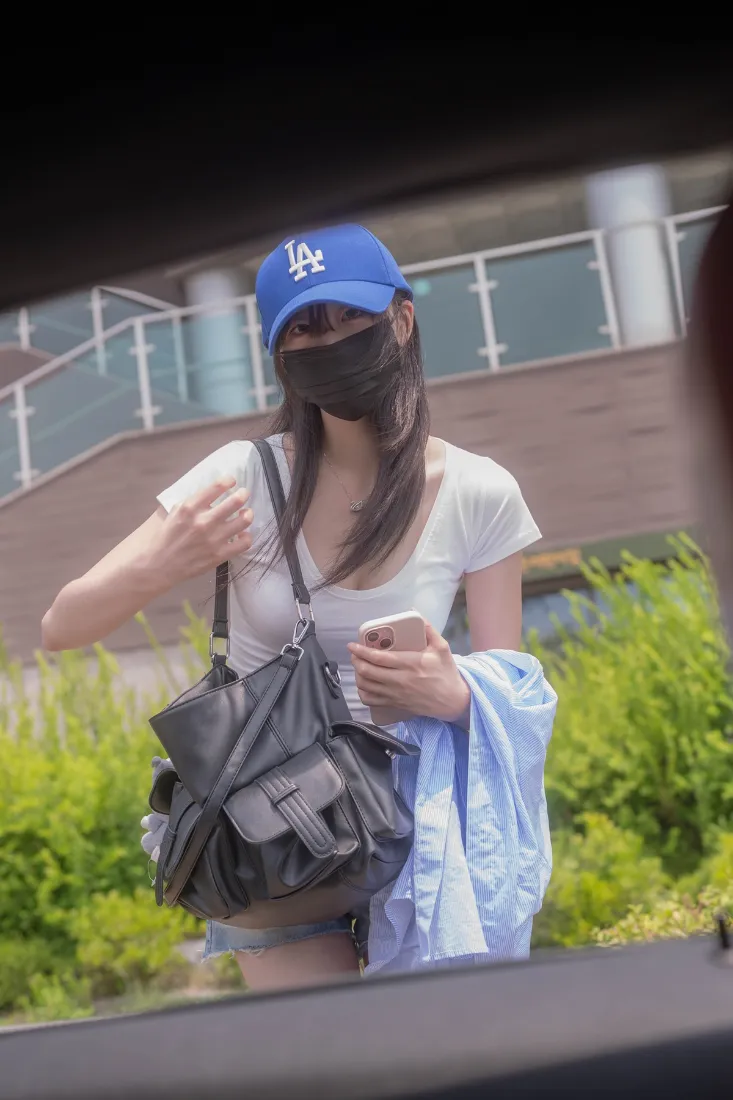 蓝帽女孩手机壁纸｜室外背景图片 - 问路交流「哲风壁纸」