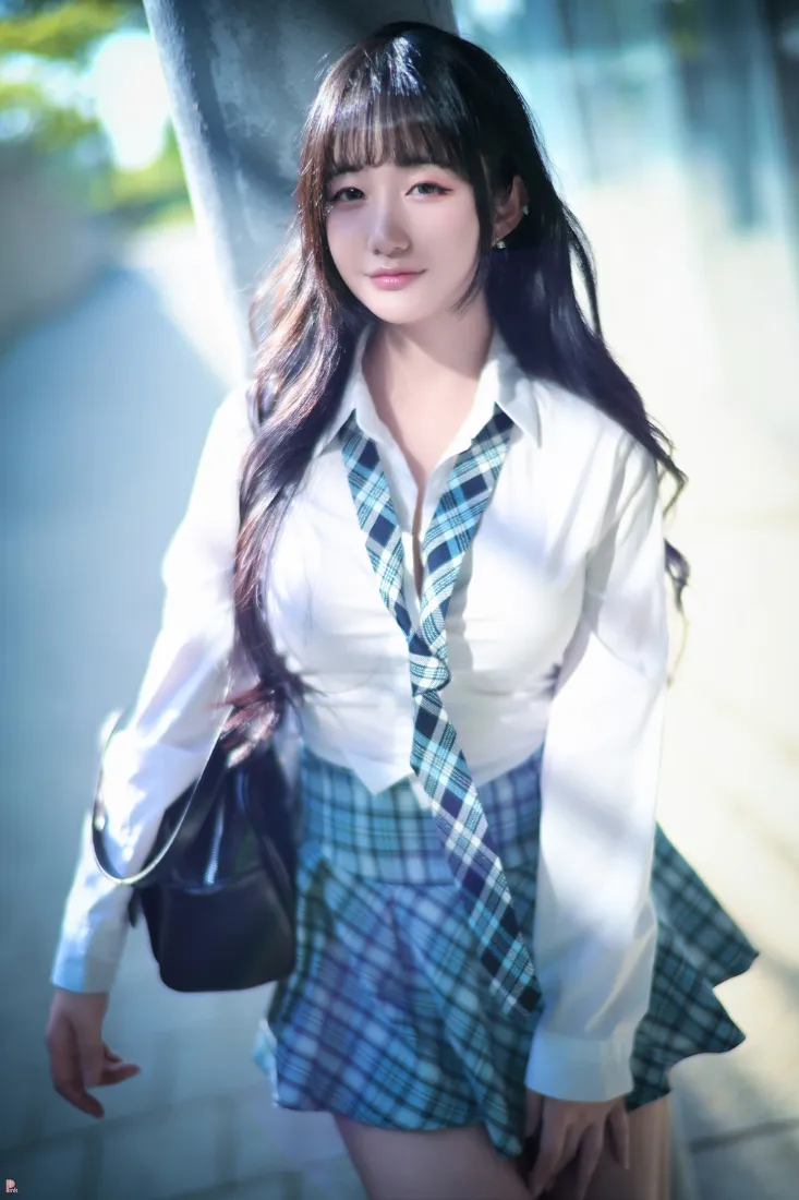 长发JK制服女生手机壁纸｜户外背景 - 格子裙衬衫「哲风壁纸」