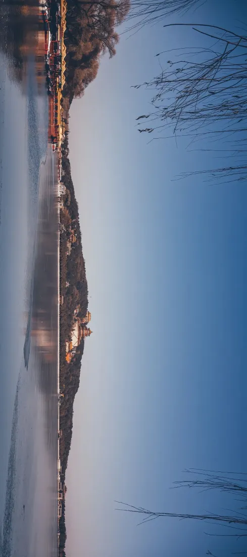 颐和园冬季雪景手机壁纸｜北京背景图片 - 蓝天湖面古建筑「哲风壁纸」