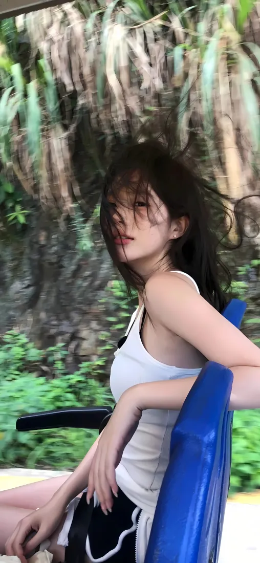 白衣美女手机壁纸｜自然风景背景图片 - 随性户外「哲风壁纸」
