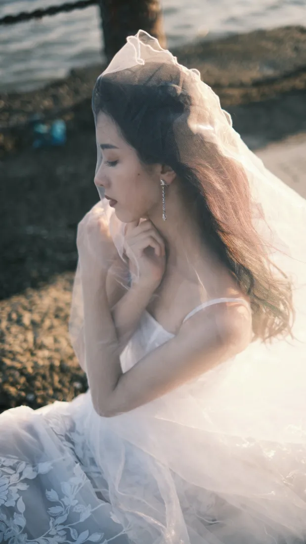 陈都灵手机壁纸｜海边背景图片 - 婚纱「哲风壁纸」