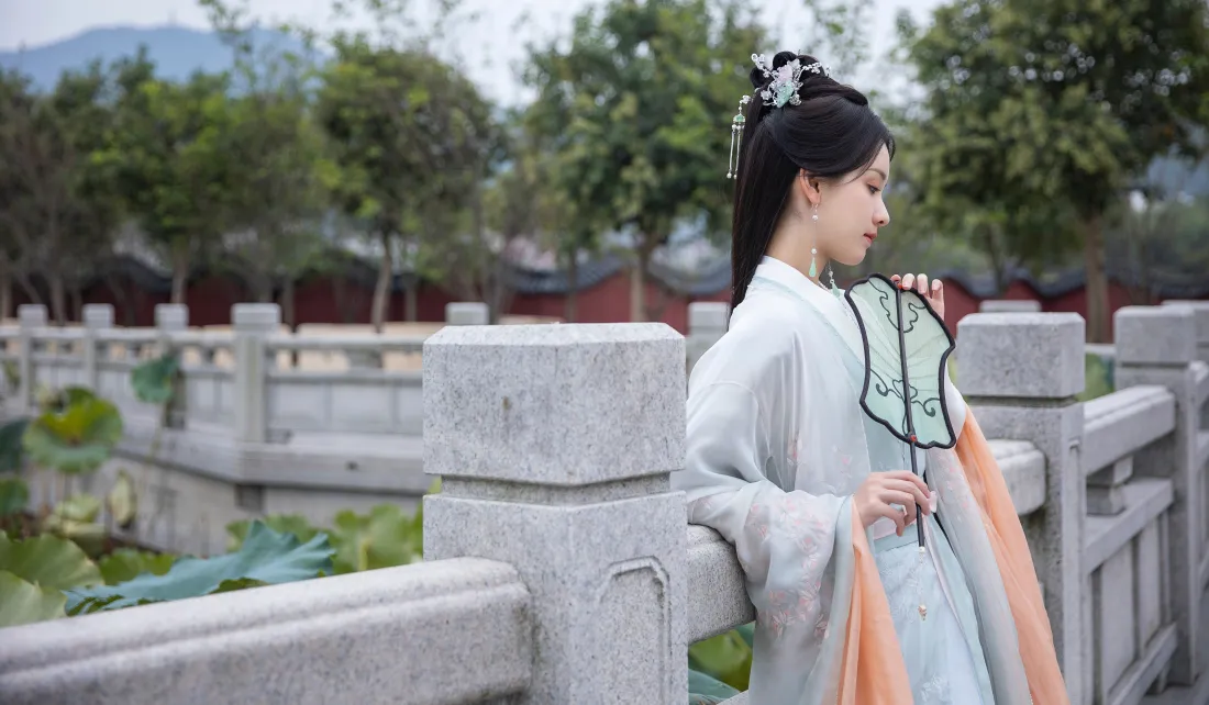 5k陈都灵叶冰裳壁纸｜古装背景图片 - 古风荷塘「哲风壁纸」