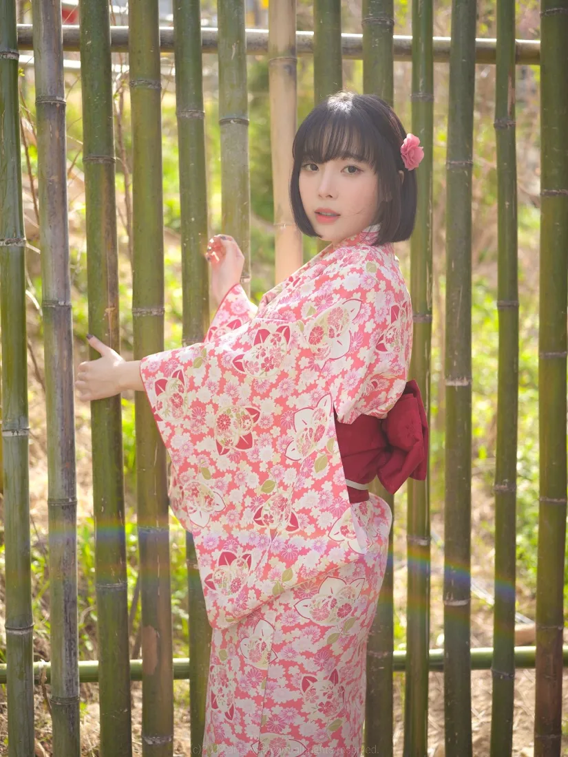 和服美女手机壁纸｜竹栅栏背景图片 - 粉色和服写真「哲风壁纸」