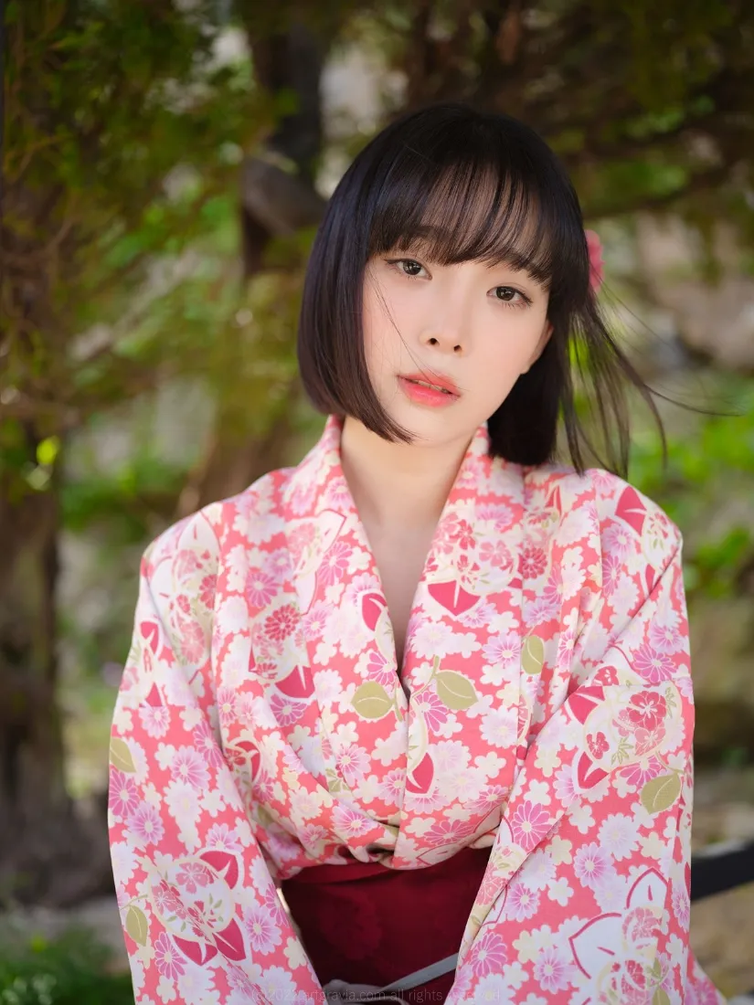 和服少女手机壁纸｜粉色和服背景图 - 绿植户外写真「哲风壁纸」