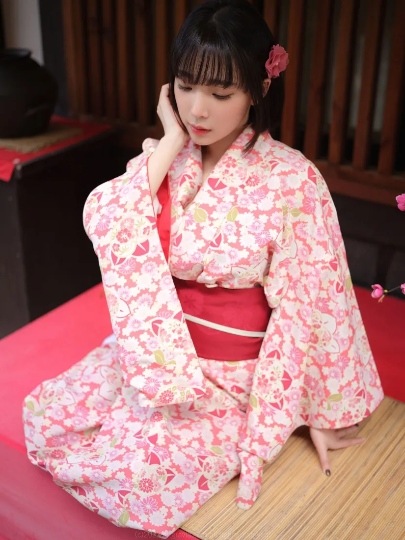 和服少女手机壁纸｜日式室内背景图片 - 粉色花纹写真「哲风壁纸」