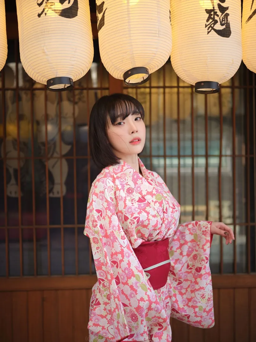 粉色和服美女手机壁纸｜日式灯笼背景图片 - 艺术写真「哲风壁纸」