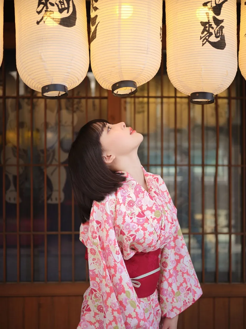 粉色和服女性手机壁纸｜日式灯笼背景 - 和风写真「哲风壁纸」