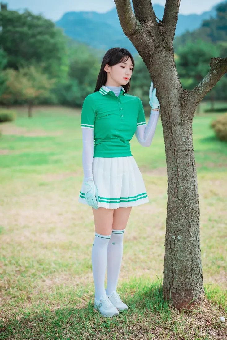 绿白穿搭少女手机壁纸｜自然风景背景图片 - 户外写真「哲风壁纸」