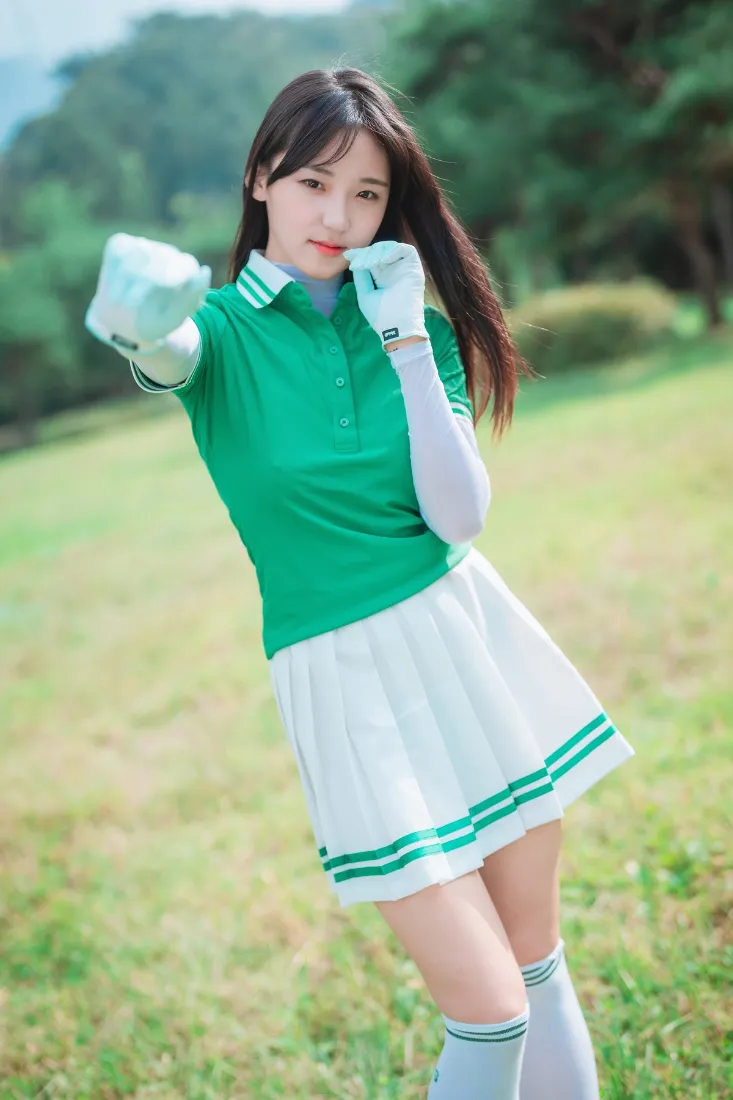 女生绿色衣服手机壁纸｜自然风景背景图片 - 户外写真「哲风壁纸」